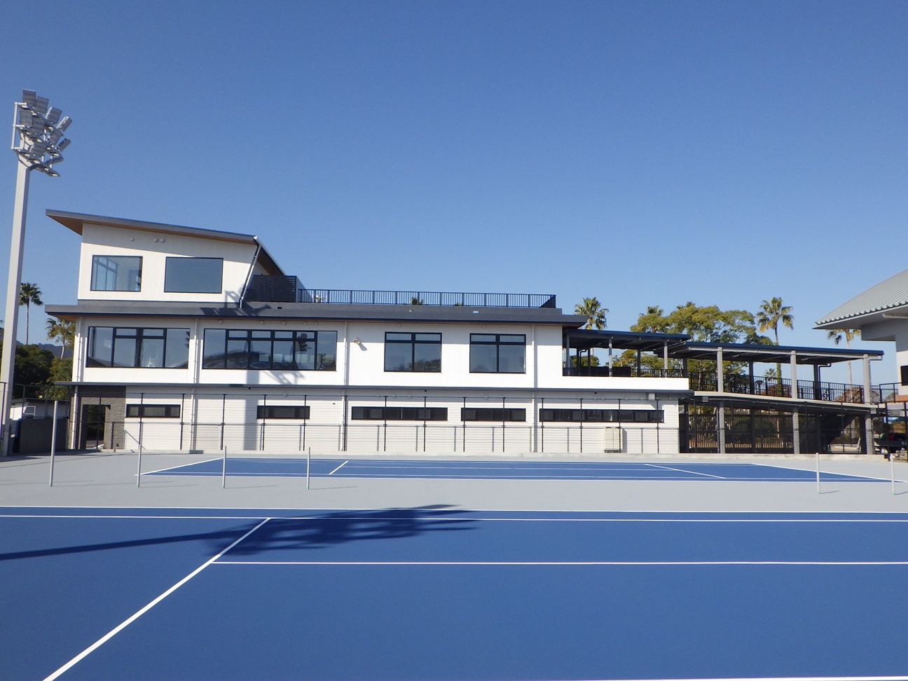 ひなた宮崎県総合運動公園庭球場管理棟