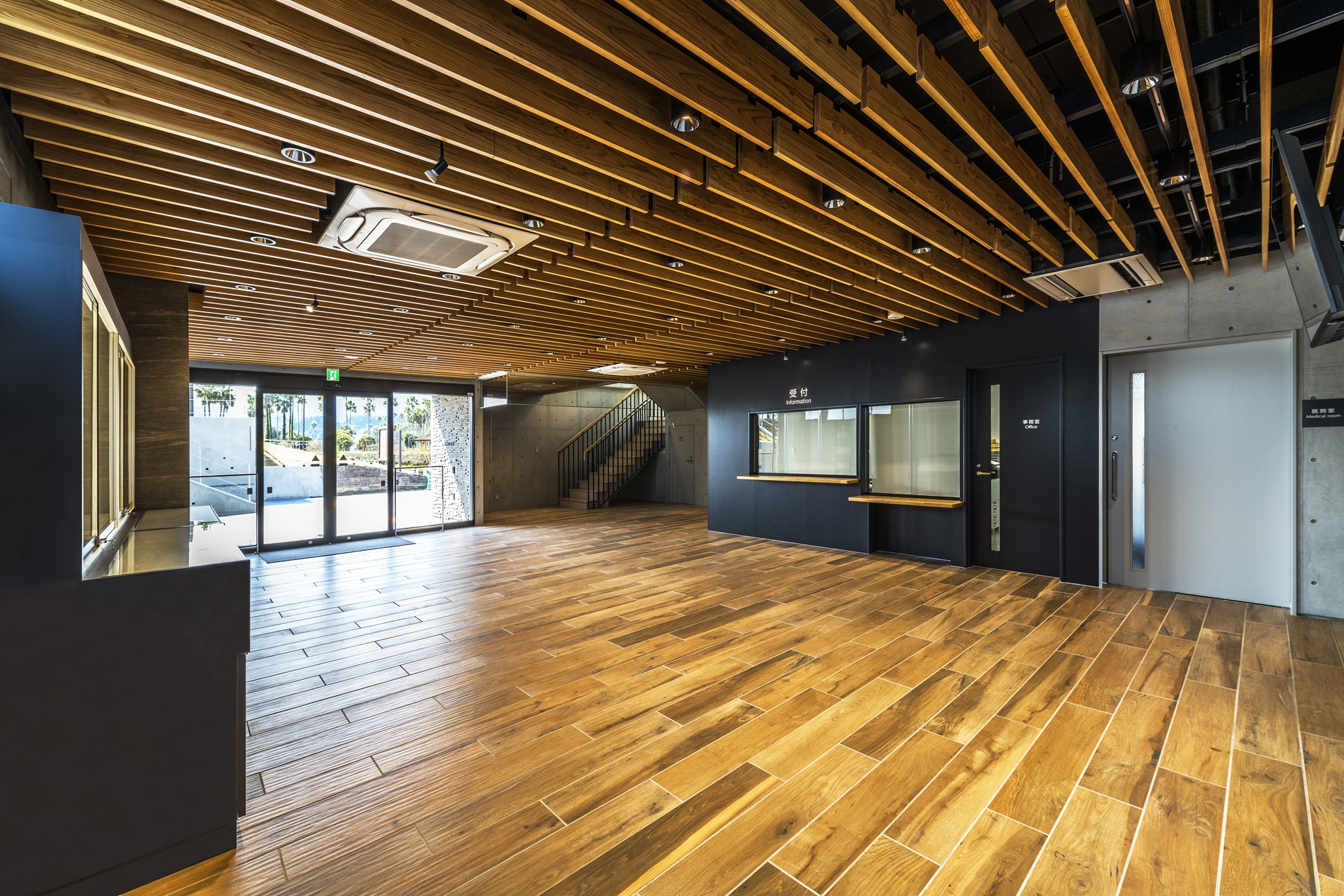 ひなた宮崎県総合運動公園庭球場管理棟